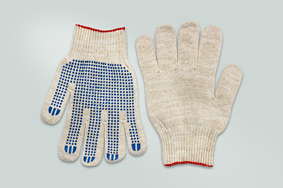 Перчатки хб с ПВХ 10 класс, 6 нитей, белые, черные с точкой от Фабрики перчаток.